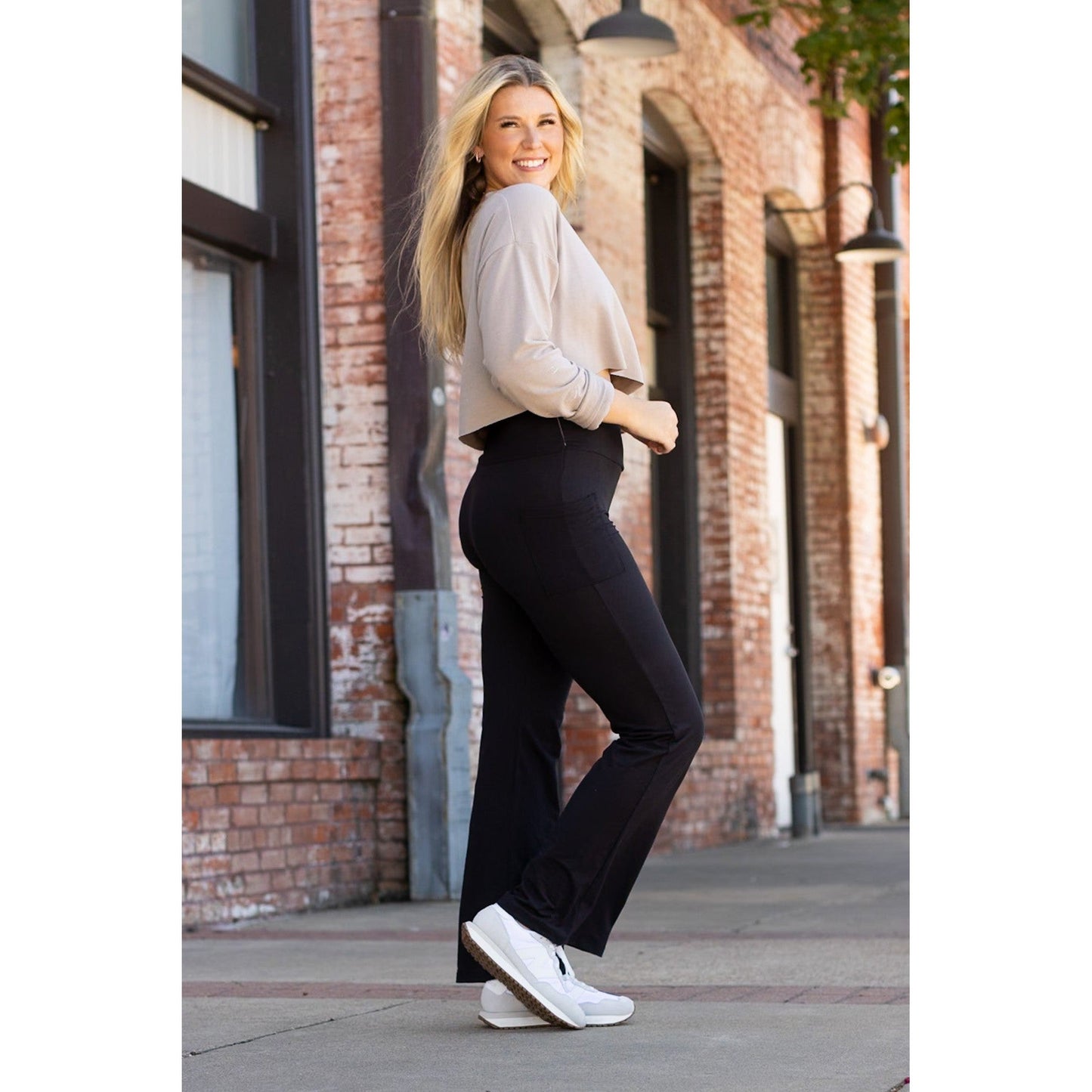 Ready to Ship | The Liz - Crossover 30"  Bootcut Leggings with Pockets