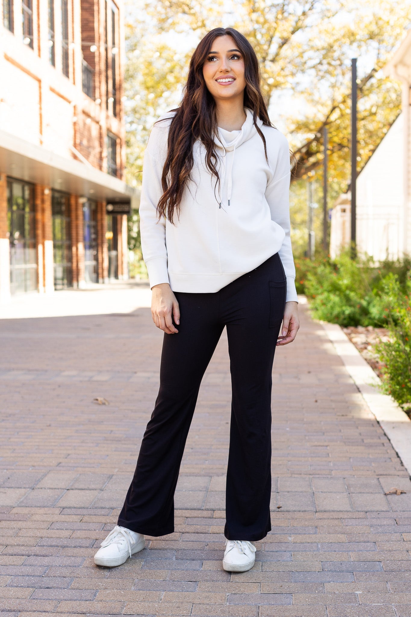 Ready to Ship | The Liz - Crossover 30"  Bootcut Leggings with Pockets