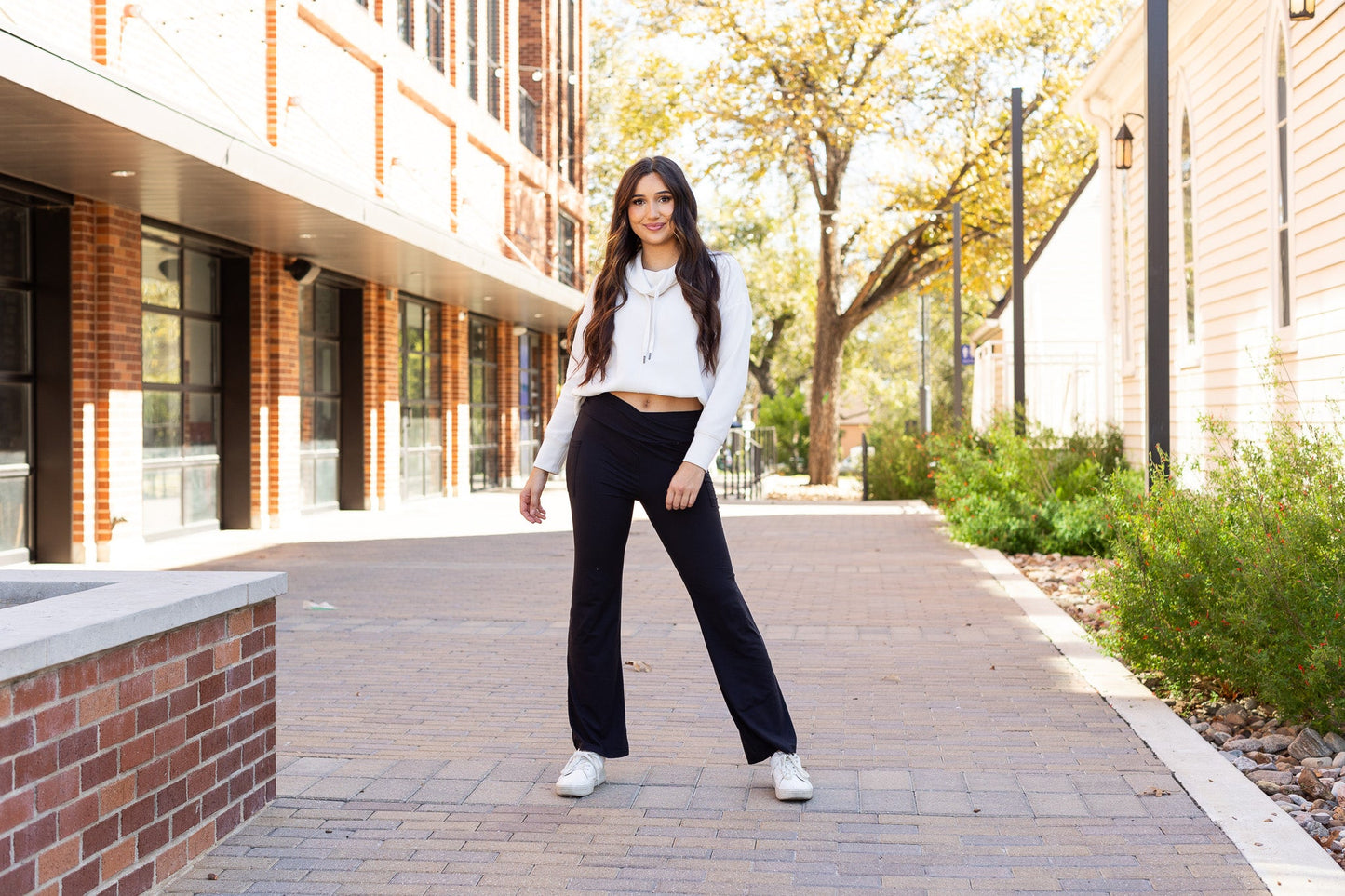 Ready to Ship | The Liz - Crossover 30"  Bootcut Leggings with Pockets